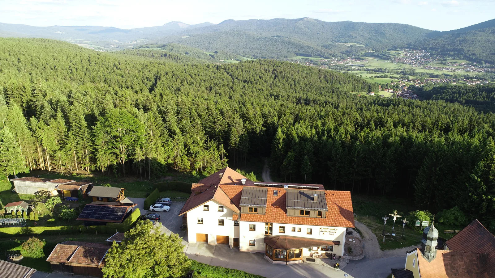 Das Haus am Waldrand mit Weitblick über den Hohenbogenwinkel
