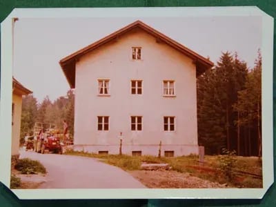 Historische Aufnahme des Hauses nach dem Anbau von Küche und Gästezimmern