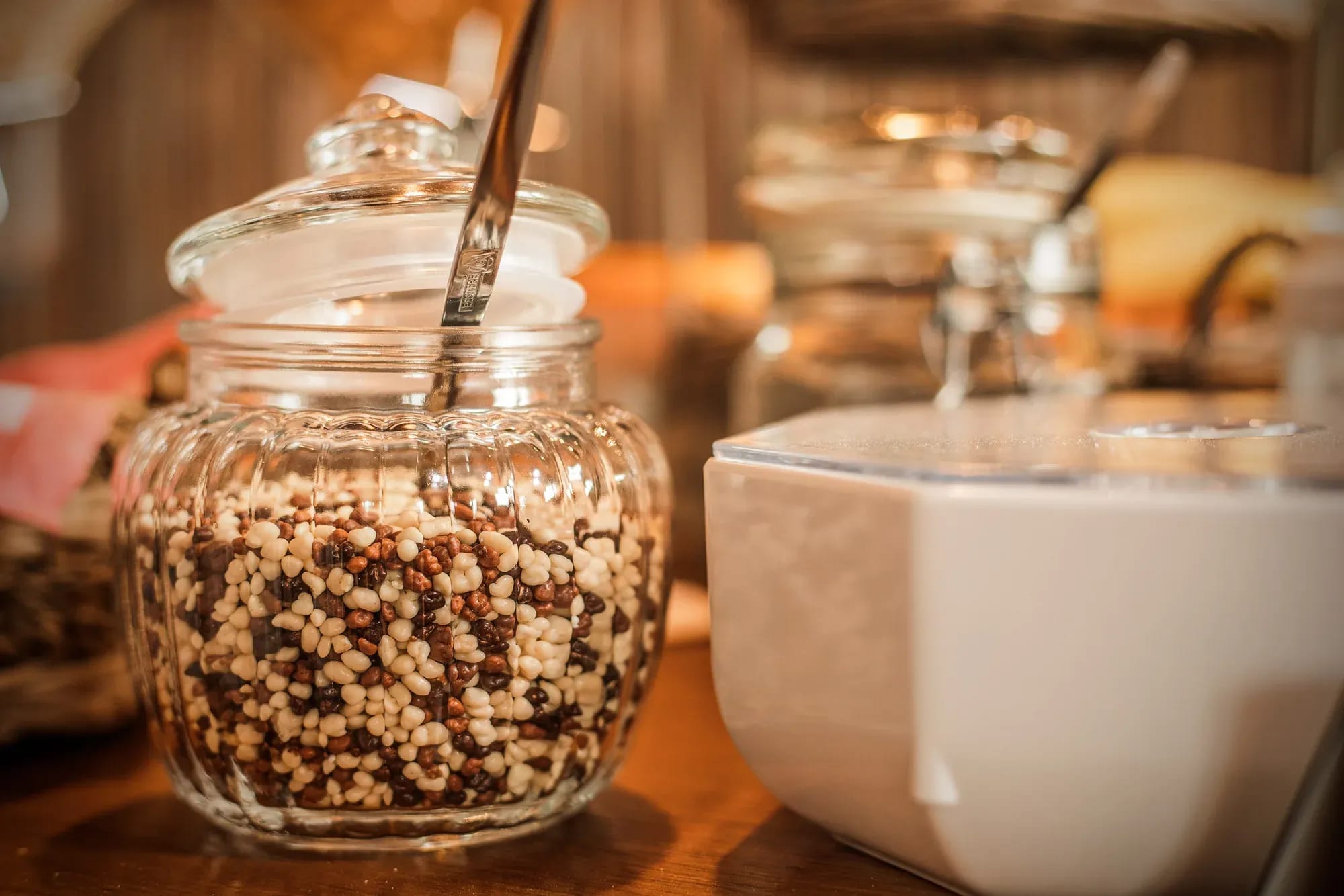 Müsli und Kaffee zum Frühstück