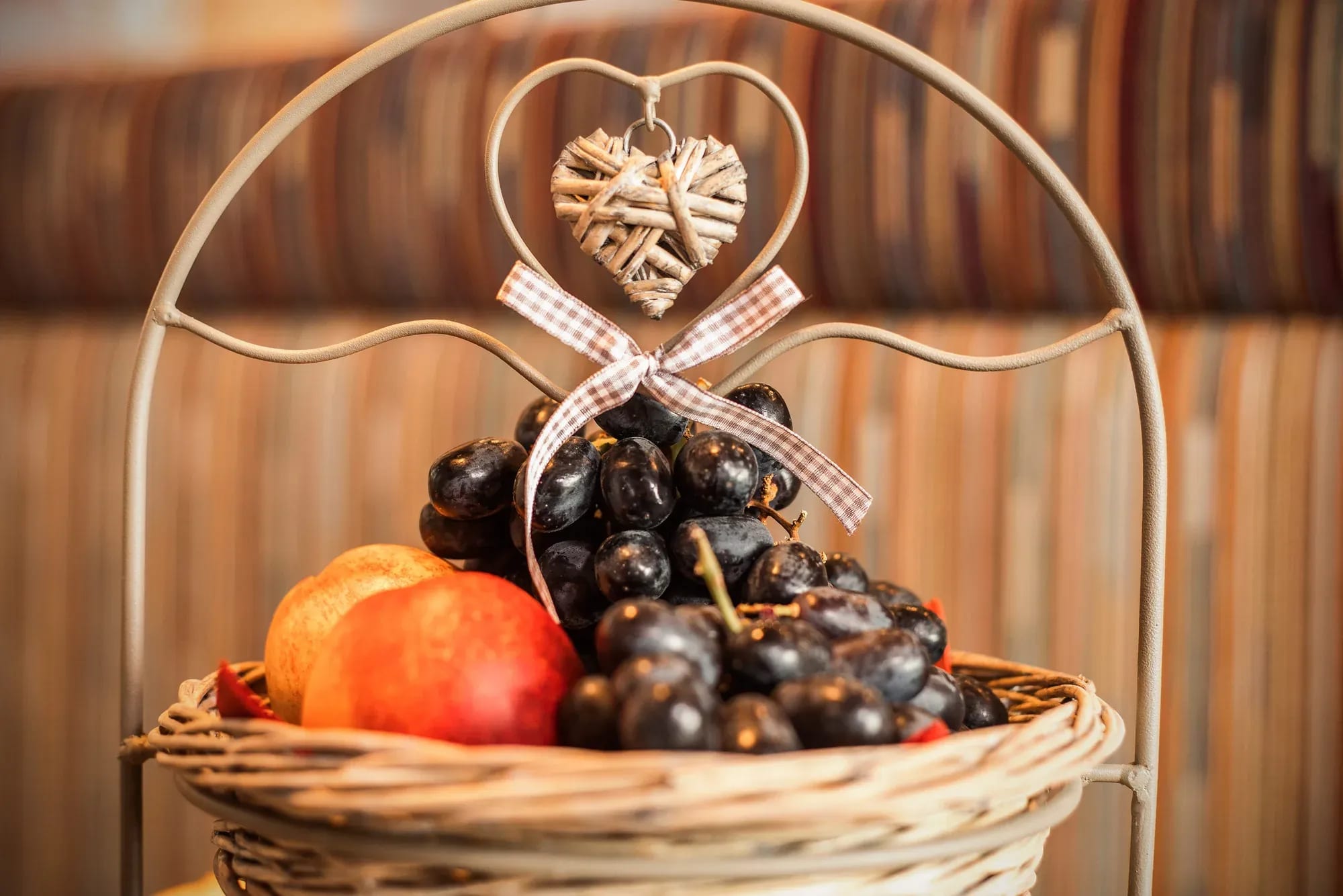 Obstkorb als Willkommensgruß im Zimmer
